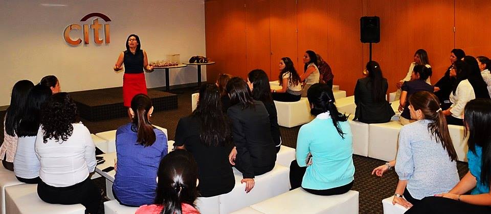 Sonia McRorey Asesora de Imagen especialista en charlas talleres desarrollados para empresas Asu Paraguay