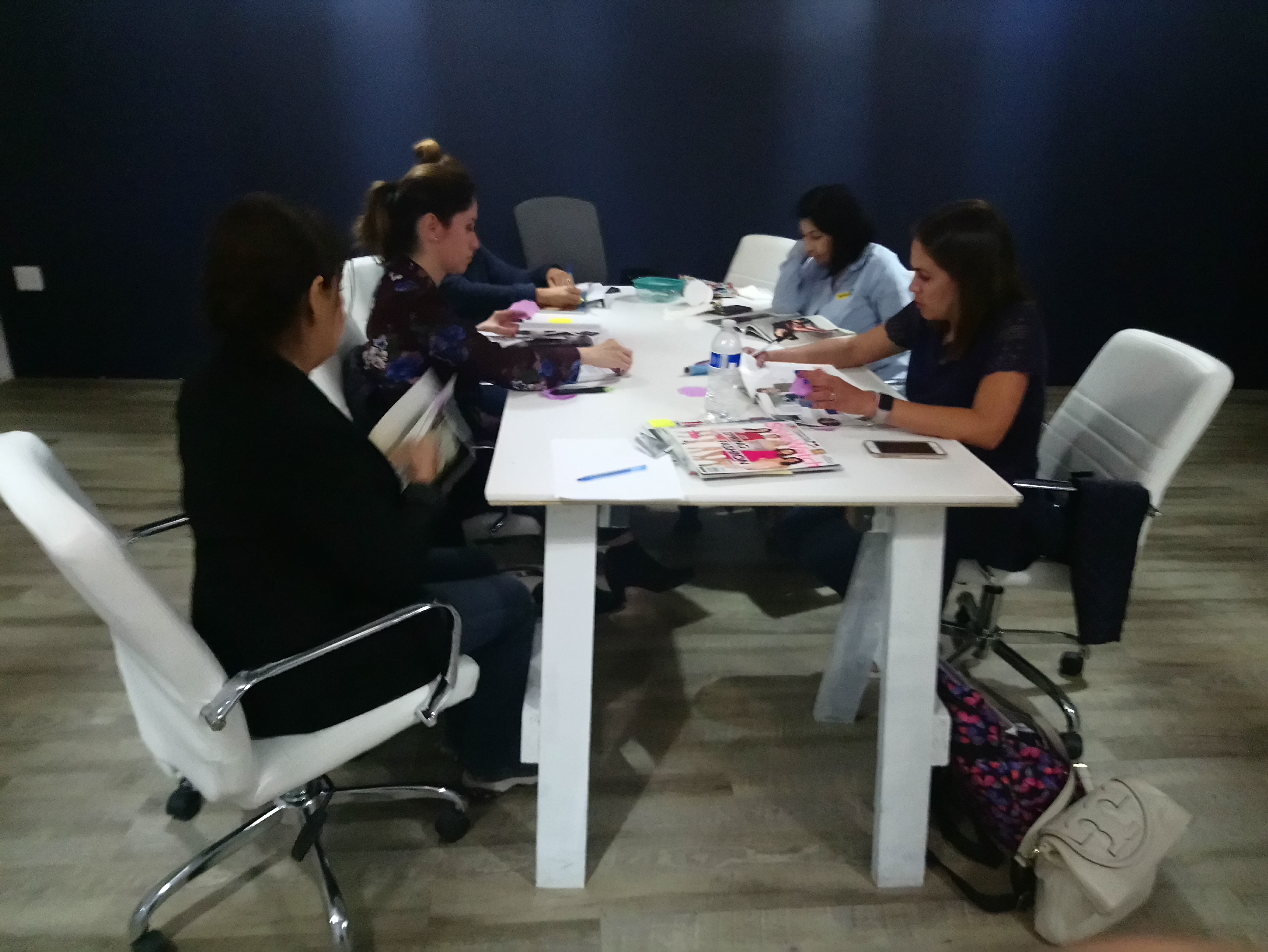 Dinanicas practicas-Grupos-Reducidos-Curso-Asesoriadeimagen-incluye-salida de personal-shopper-estilismo-ropas-maquillajes