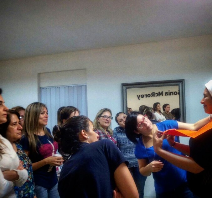 Sonia-McRorey-el-poder-del-color-colorimetria-consultora-de-imagen-latina-habla-hispana