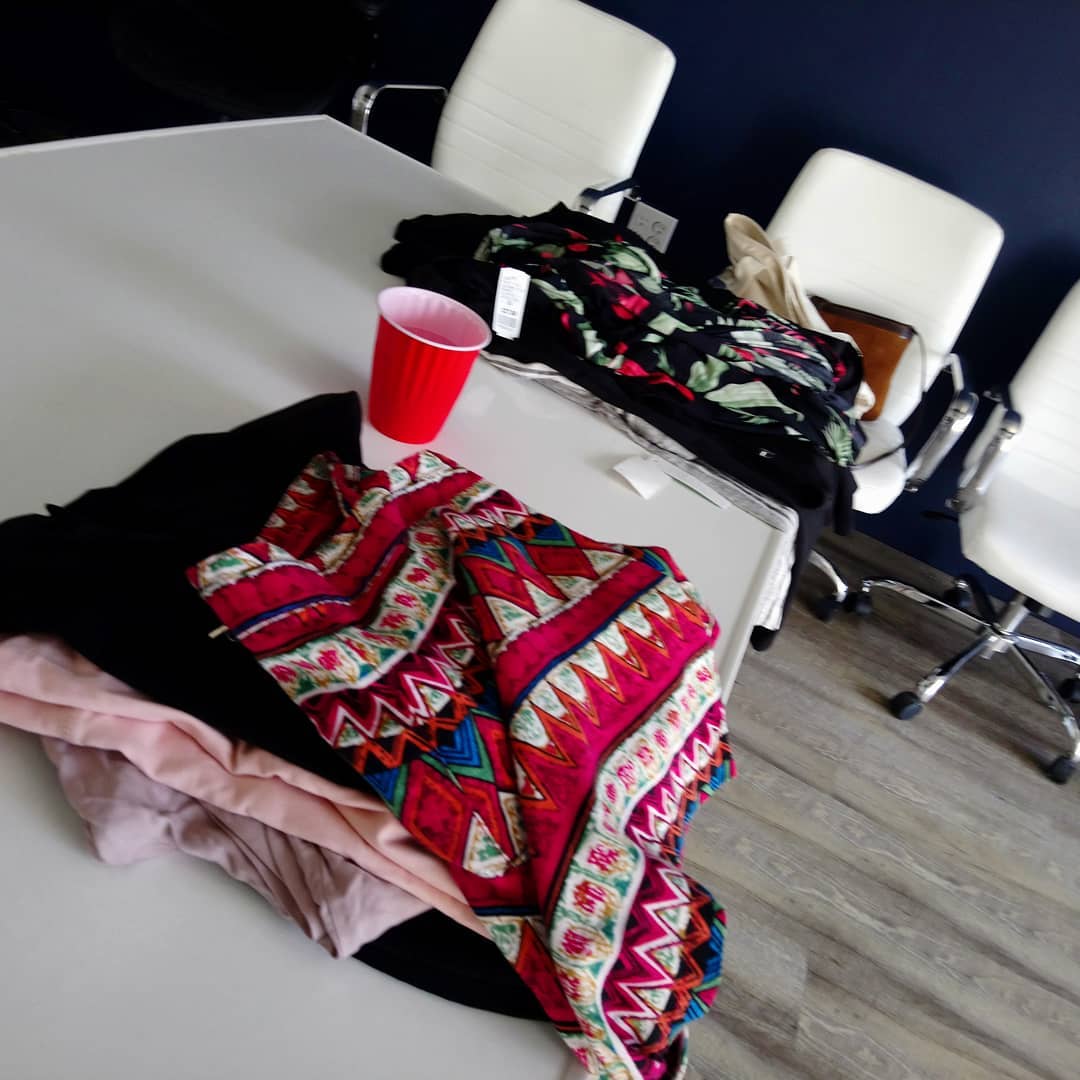 Revisamos tu propia ropa hacemos conjuntos combinaciones outfit estilismos