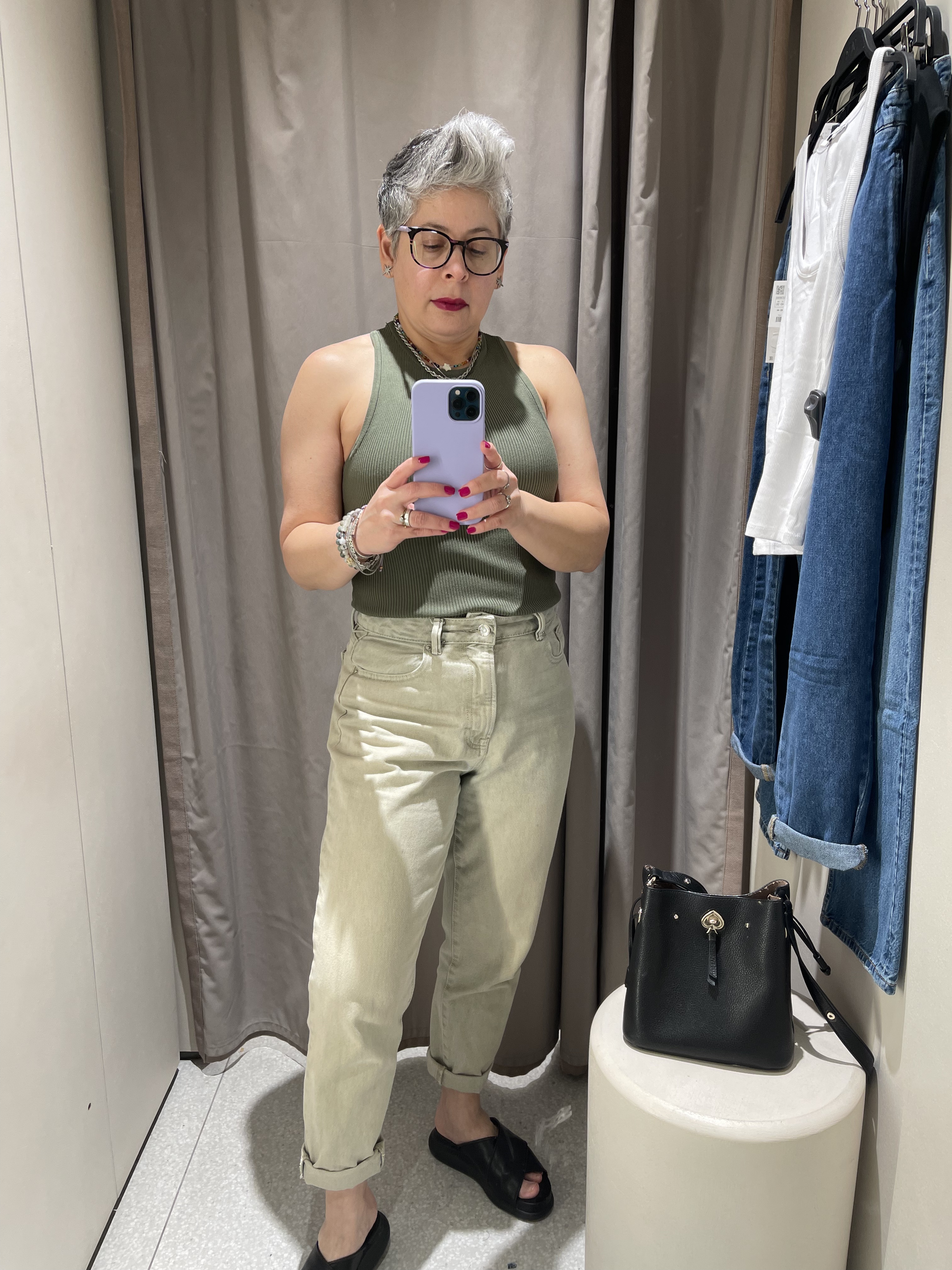 Guía Práctica para Comprar Ropa que Potencie tu Estilo